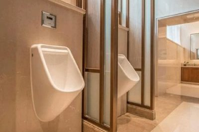 High quality male using bathroom urinal (4)